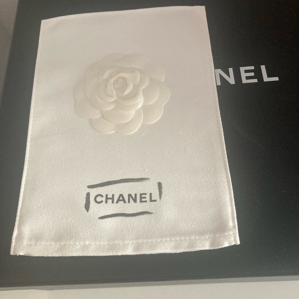 Chanel Black Box with White Camellia and small suede bag - Picture 7 of 7